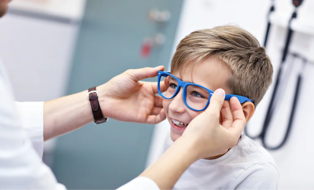 Miopijas kontroles brilles bērniem